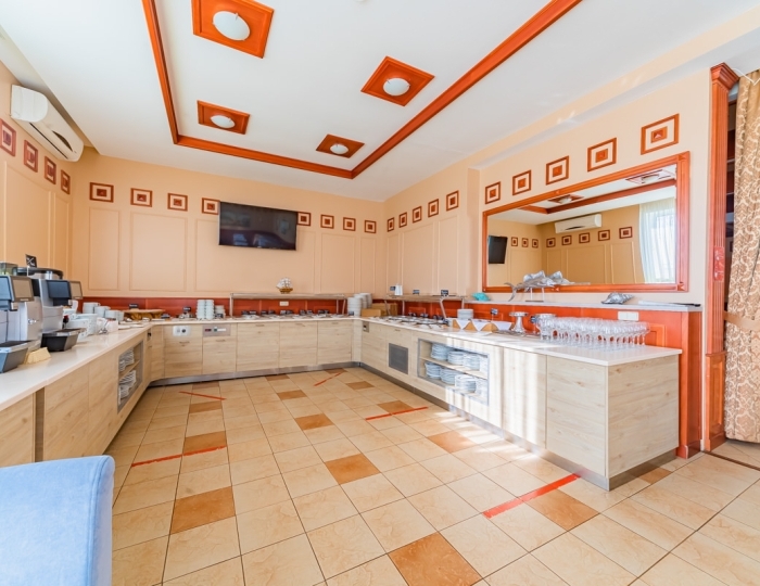 Зал ресторана «Лагуна» - Отель «Яхт-клуб Новый берег»